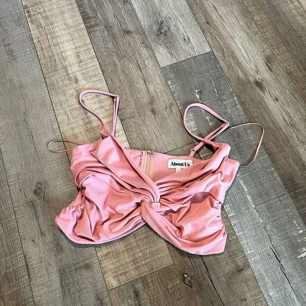 About us Women Sexy Leisure Twisted Crop
Camisole Light Pink size s